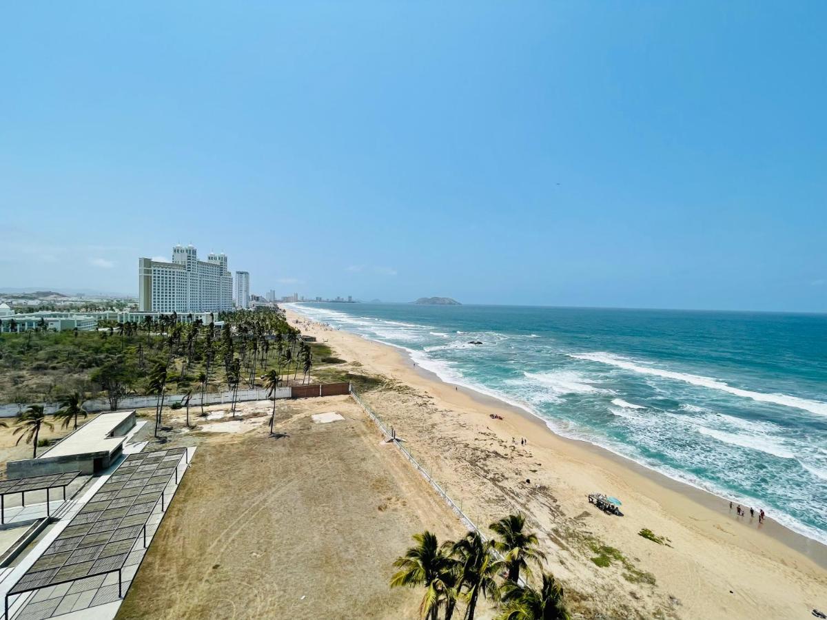 Brujas Tower Beach Resort Mazatlán Exterior foto