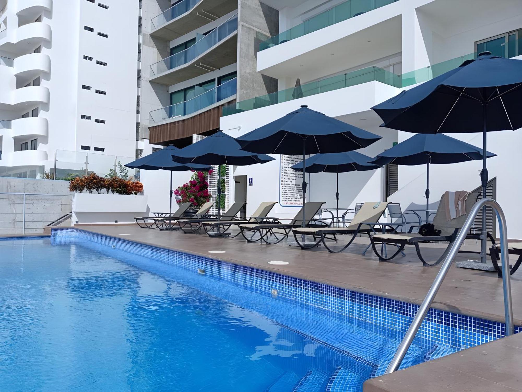 Brujas Tower Beach Resort Mazatlán Exterior foto